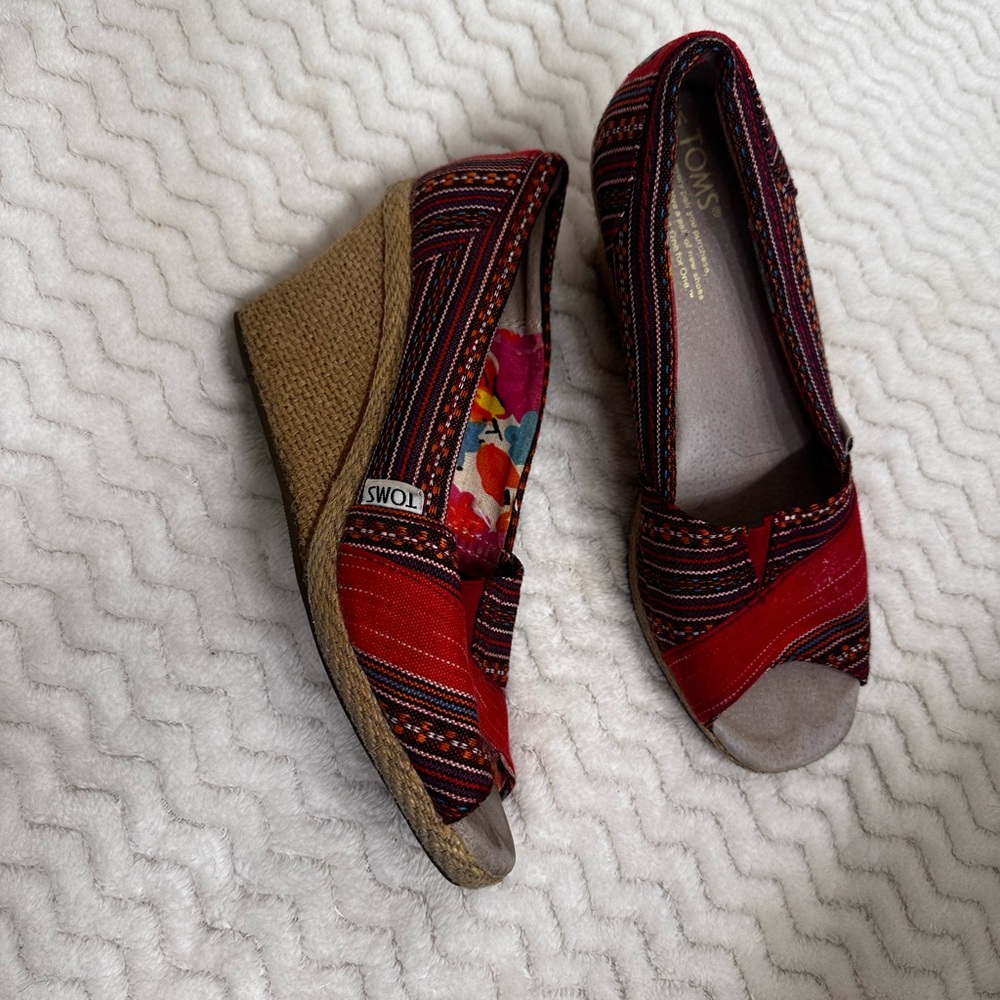 Toms Espadrilles Wedge Peep Toe Lina Shoes Sz 7.5 Red Woven Ethnic
